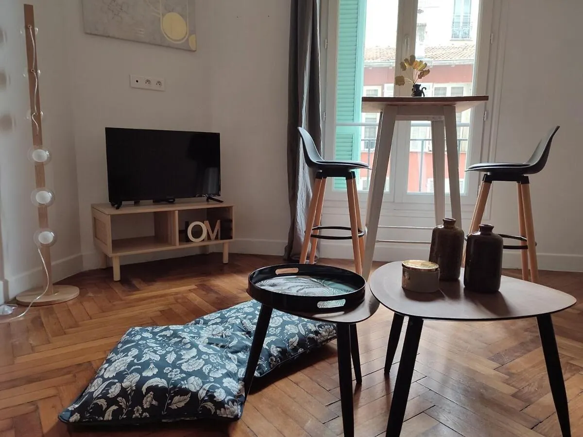 Studio Ideally Located Nice City Center