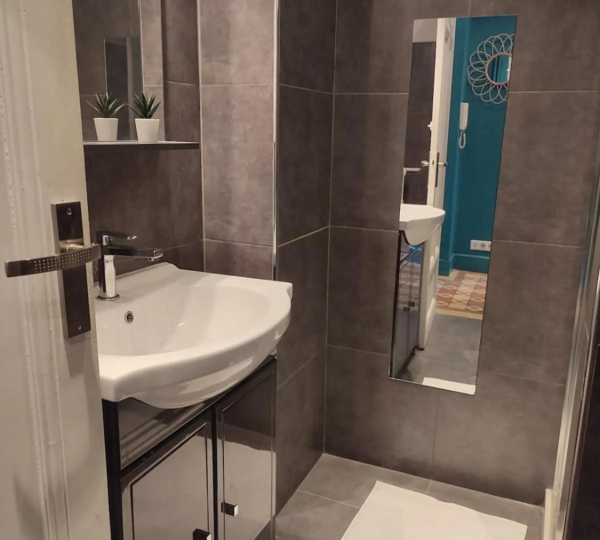 Studio Ideally Located Nice City Center Apartment